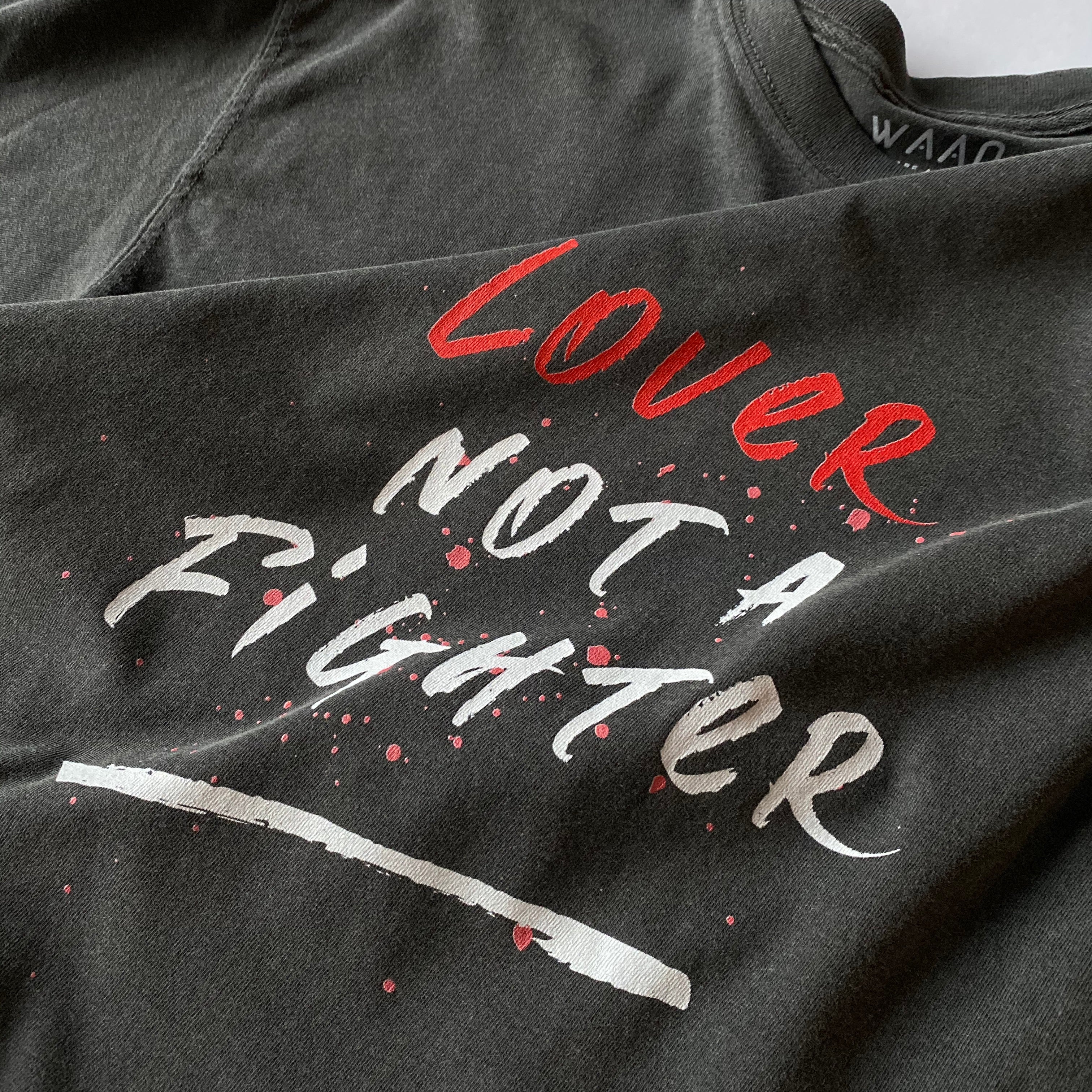 "Lover Not A Fighter" - ヴィンテージチャコール Tシャツ